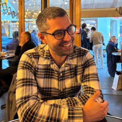 33 ans animateur et directeur de colos et de centre de loisirs. Cinéphile et supporter de l'AJ Auxerre