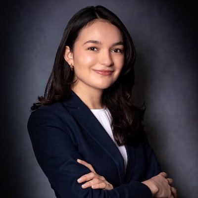 Born an raised in the city of 🌸🍎🥖,🇪🇨📍| IMG| 1st Gen MD| aspiring pediatrician 👶🏻 |📚, 🏋️♀️ and 🏔️lover | Global Health advocate 🌎❤️