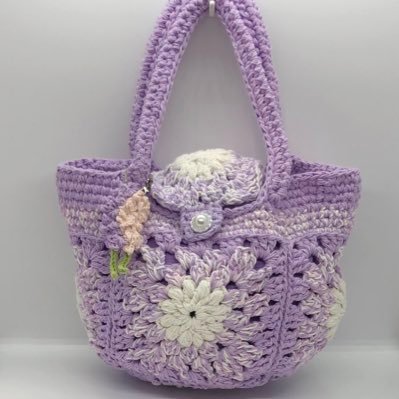 amiko60amiko's profile picture. 🧶アラカン主婦がかぎ針再デビュー   息子の一言でショップ開設→親子漫才劇場に😂   笑ってちょっと励まされる編み物体験記連載中   ブログ連載→https://t.co/SHHP0hjrgY ！