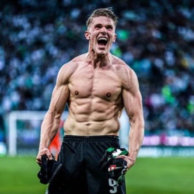 Coração Verde e Branco às riscas, como um fanático! • Como 11 irmãos a defender o património familiar, o Sporting Clube de Portugal!! 💚