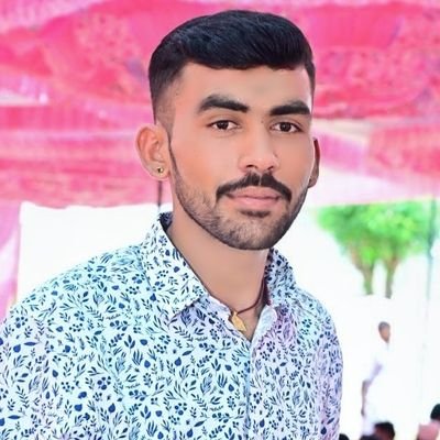 खामोशी से सुनता हूं अपने खिलाफ बातें,
जवाब देने का हक मैंने वक्त को दिया है...🫠 rlp 🔰😘