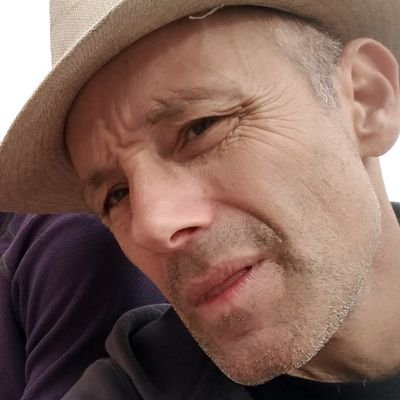 Entrepruner and buisness mentor, for technological companies. An Electronics engineer and tech geek. over 10 years in marketing and buisness develpoment.