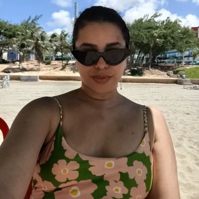 Onça tropicália desvairada alucinada de tanto sol na cabeça. 🐆
📍Graduada em Letras(UFPE)
📍Pós-graduada em Literatura brasileira(FAFIRE)