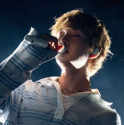 Shawol forever!! Onew is my bias but I love all of them ^^