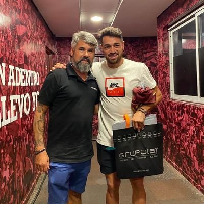 Mi vida por los colores😎...granate de la cuna hasta el cajón.🇱🇻🇱🇻🇱🇻