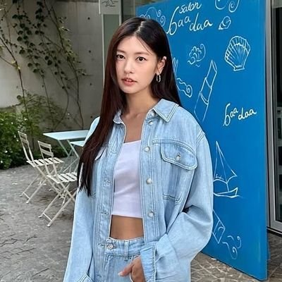 lararara2000's profile picture. 