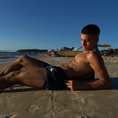 me gustan los tríos bisexuales. háblame al privado para encuentros🔥