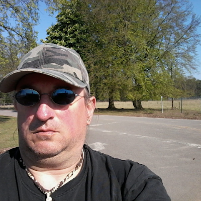 ElstnerJor5058's profile picture. Ich ziehe Menschen vor, die selbständig denken können und Mensch bleiben.Profile mit🇺🇦sind mir suspekt, da nie was...