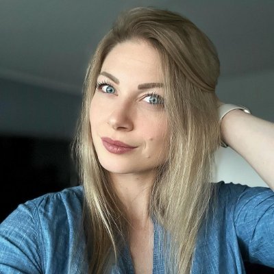 I am a woman from Poland. I like fitness, swimming, selfies, and I am interested in digital currency.