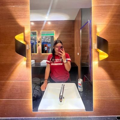 NinaInfluye's profile picture. Hola, me dicen Nina💜
Marketing Político⚜️
Venezuela🇻🇪