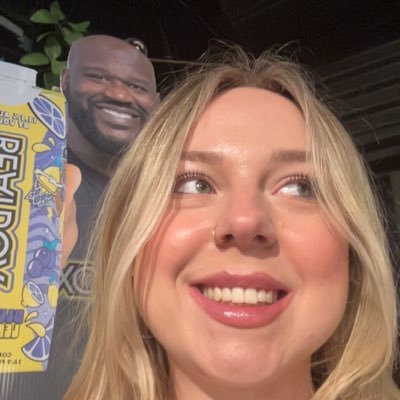 viv_hou's profile picture. dr called me sick, i said “tru”