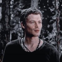 Niklaus (@redruinandwine) 's Twitter Profile