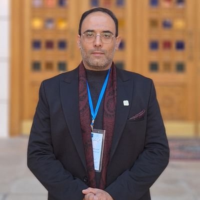 ، پرستار ، نویسنده و شاعر ، روزنامه نگار ، فعال اجتماعی و سیاسی
