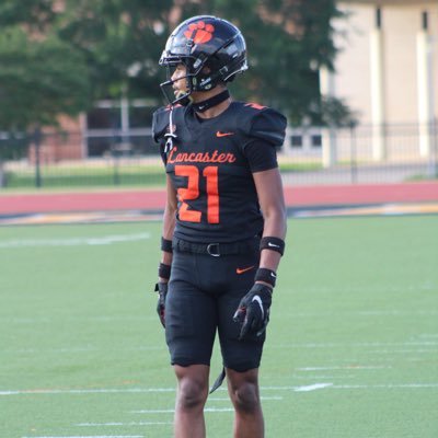 Tavarren Wade/ Co 27” / GPA 3.5 / safety,nickel / 6’2 170 pounds / Bench 200 / squat 405 / @LancasterFBwebo /