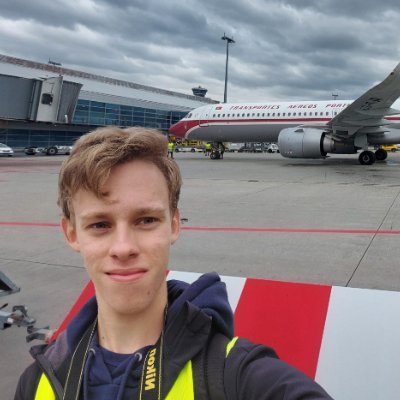 D_Zavesky's profile picture. Nadšenec do letectví, cestování a focení ✈️📸
📌 Praha