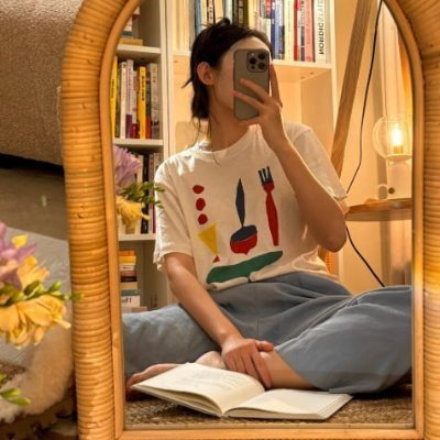 Nina54123's profile picture. 🍕 Living proof that carbs are necessary for happiness