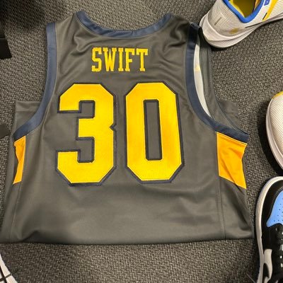ATH: 5’11 PG/SG Class of ‘23’ St. Thomas More 🎓 Phone number - 8607780156 Email - iamtheswift1@gmail.com
