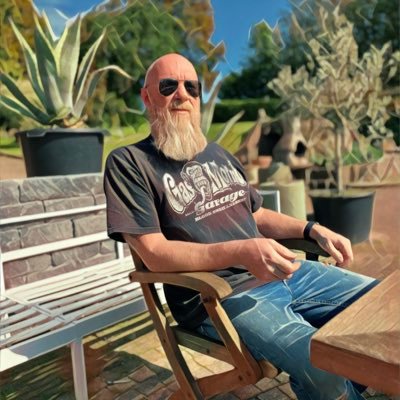 LeovGorp's profile picture. Papa, bassist, sloeproeier