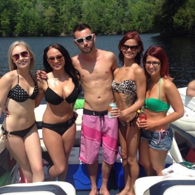 single dad - I put my kids first but love hot women. Hello ma’am!!! New account now that I can do my own thing!!!