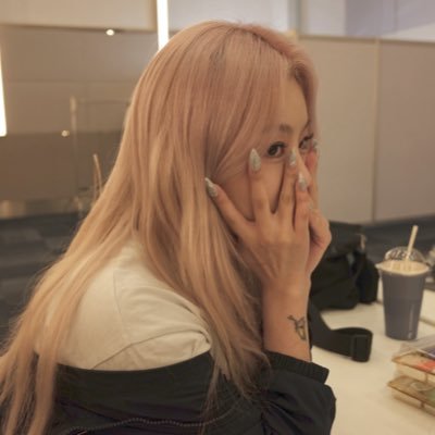 viridescencee's profile picture. • . . ✦ ‘05 | moomoo+evol 🏳️‍🌈 | she/her | host on @mmmstationhead 🎧