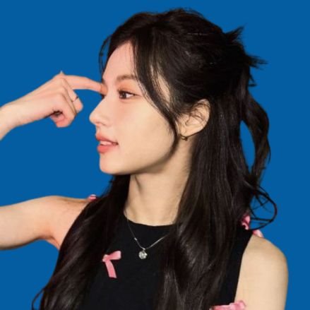 your favorite girl groups sing our song, screamin', TWICE