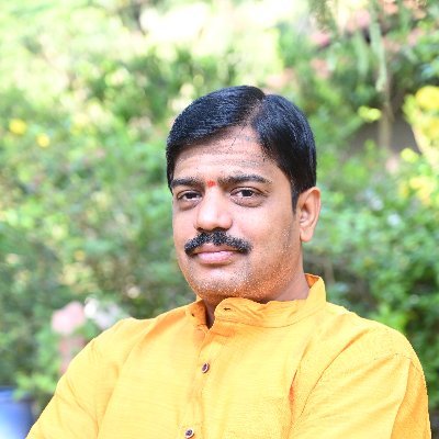 संस्कृतमातृभाषी ।
पाठयेम संस्कृतं जगति सर्वमानवान्......
प्रापयेम भारतं सपदि परमवैभवम्....