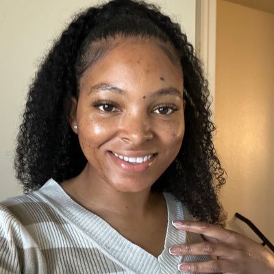 📸 IG: fabvictoria94 📹 YouTube: Fabulous Victoria🎙Fabulous Victoria Podcast ✨ I'm all about lifestyle, beauty, fashion, and hair.