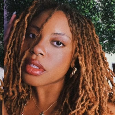 Singer + Songwriter | Intuitive healer + reader | 18+ | other acct: @yaspaye