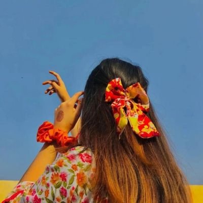 निकालेंगे कश्ती... भंवर से तुम्हारी
कन्हैया को मांझी बनाकर तो देखो
बड़े ही दयालु हैं... वो बांके बिहारी
भरोसा कभी..... जताकर तो देखो
राधे श्याम🩷🩵✨