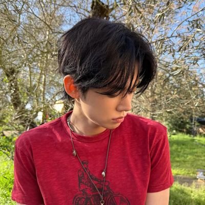 it's golden like daylight
🦚 amo a aye y odio a more :D