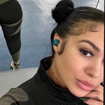 I am a single Lady,never been married,got one kid , I am very outgoing,communicative,easy going,outspoken,I am also a very Romantic type,love love❤️❤️