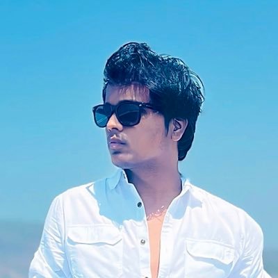 Proud Member of SRK WARRIORS PUNE. 💖 Drone Pilot and Editor 📸🎬 Filmy & living the best life.