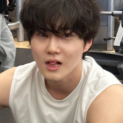 baoZye's profile picture. EXO L and proud💕