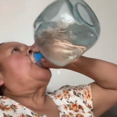 nomolean's profile picture. 👅