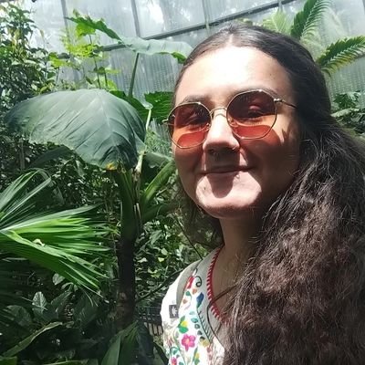 Bibliotecaria | @RedHuerteros | Amante de las plantas e inquieta por todas sus transmutaciones | Cultura libre y compartida | #OSM |