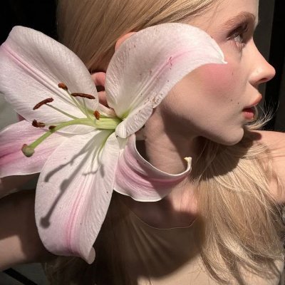 cameliour's profile picture. born to be a 𝘭𝘪𝘭𝘺 petal ۫ ꣑ৎ