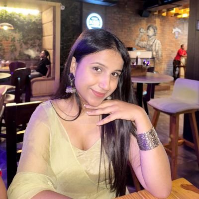 Cambridge University 🇬🇧
Stanford University, California 🇺🇲
London School of Economics 🇬🇧
Inn teeno mein se kisime nahi thi main.