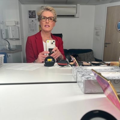 Présentatrice du 64’WE - 18h, heure de Paris @TV5Monde