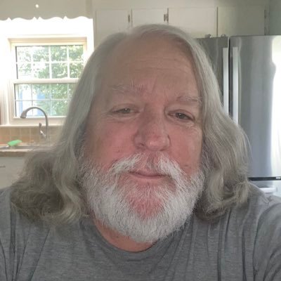 Master Carpenter; loving my life and my beautiful wife. 🍺🍷🍸🏈⚽️🎸🇺🇸