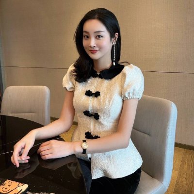 A caring female entrepreneur and charity agent. Focusing on women's health care and maintenance, Estee Lauder partner agent, Sephora partner agent.