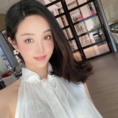 A caring female entrepreneur and charity agent. Focusing on women's health care and maintenance, Estee Lauder partner agent, Sephora partner agent.