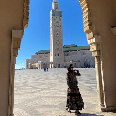 esrolilii's profile picture. 