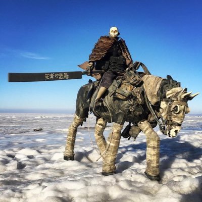 salanderdio's profile picture. see me in the background roll another