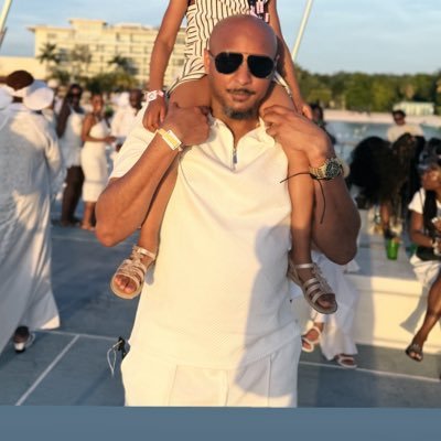 Bitches think Iām feeding pigeons cause I keep that bread around me