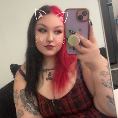 ☭. Feminist. Activist. BLM. 1312. Pro-Choice. TST. Neurodivergent. BA Hons LLB👩🏻🎓💅