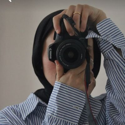 nikbakhtni's profile picture. دختر ده هشتادی
دانشجو حقوق
ورزشکار کیک بوکسینگ 
طراح سیاه قلم
شاعر و نویسنده