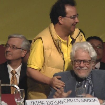 ME LLAMO CESAR Y GUSTAVO ES MI PRESIDENTE. EL CAMBIO NOS TRAERÁ LA PAZ, EL VALOR A LA VIDA Y A LOS DEMÁS.