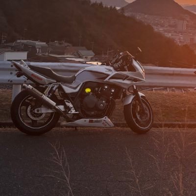 HZjUKQ0YYUC27hR's profile picture. cb400sb