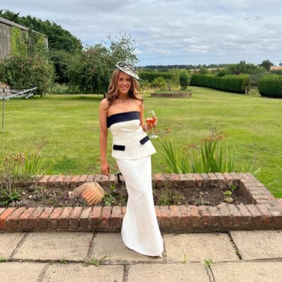 izzyfurnessx's profile picture. 