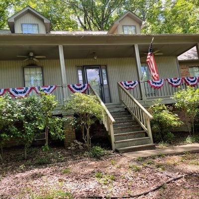 ElleTurner46361's profile picture. AMERICA 1ST and always! ✝️ TRUMP. Flag-flying Patriot. #MAGA 🇺🇸🇺🇸🇺🇸 🦅🦅🦅 Happily married. NO DMs/NO PORN/NO CRYPTO - You will be blocked.